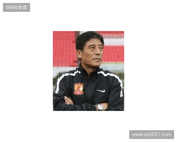 渝媒：李章洙在重庆被球迷请吃火锅，他直接吃的红锅微辣